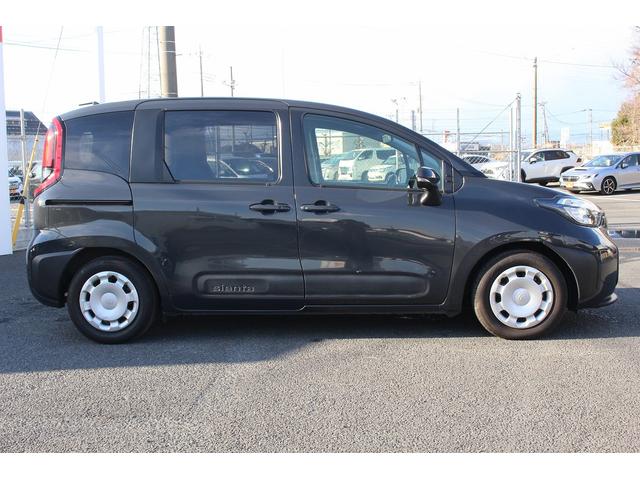 シエンタ ハイブリッドＧ　禁煙車　純正８型ディスプレイオーディオ　バックカメラ　ビルトインＥＴＣ　ブラインドスポットモニター　両側電動スライドドア　衝突軽減ブレーキ　レーダークルーズ　通信用ＵＳＢ端子　オートハイビーム（9枚目）