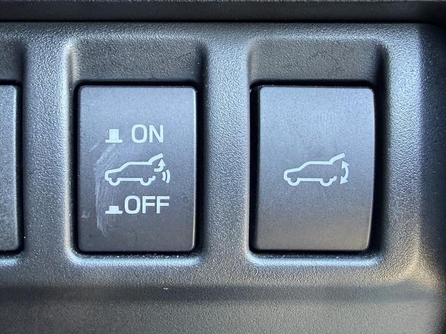 レヴォーグ ＳＴＩスポーツ　ＥＸ　禁煙車　赤革シート　純正１１．６インチナビ　フルセグ　アラウンドビューモニター　パワーバックドア　アイサイトＸ　メモリー機能付パワーシート　アダプティブクルーズコントロール　シートヒーター　ＥＴＣ（6枚目）