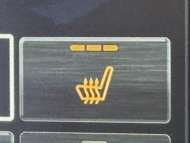 レヴォーグ ＳＴＩスポーツ　ＥＸ　禁煙車　赤革シート　純正１１．６インチナビ　フルセグ　アラウンドビューモニター　パワーバックドア　アイサイトＸ　メモリー機能付パワーシート　アダプティブクルーズコントロール　シートヒーター　ＥＴＣ（7枚目）