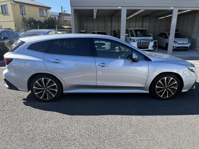 レヴォーグ ＳＴＩスポーツ　ＥＸ　禁煙車　赤革シート　純正１１．６インチナビ　フルセグ　アラウンドビューモニター　パワーバックドア　アイサイトＸ　メモリー機能付パワーシート　アダプティブクルーズコントロール　シートヒーター　ＥＴＣ（9枚目）