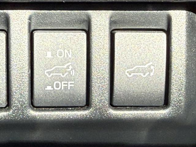 レヴォーグ ＳＴＩスポーツ　ＥＸ　禁煙車　赤革シート　純正１１．６インチナビ　フルセグ　バックサイドカメラ　パワーバックドア　アイサイトＸ　アダプティブクルーズ　シートヒーター　メモリ機能付パワーシート　パドルシフト　ＥＴＣ（6枚目）