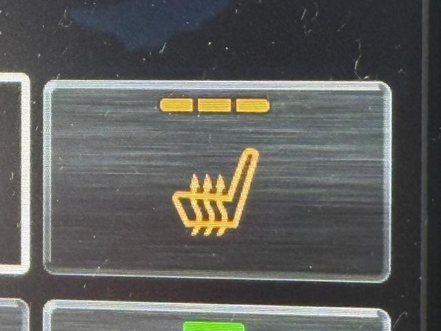 レヴォーグ ＳＴＩスポーツ　ＥＸ　禁煙車　赤革シート　純正１１．６インチナビ　フルセグ　バックサイドカメラ　パワーバックドア　アイサイトＸ　アダプティブクルーズ　シートヒーター　メモリ機能付パワーシート　パドルシフト　ＥＴＣ（7枚目）