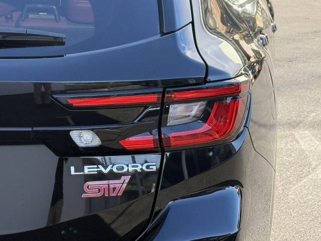 レヴォーグ ＳＴＩスポーツ　ＥＸ　禁煙車　赤革シート　純正１１．６インチナビ　フルセグ　バックサイドカメラ　パワーバックドア　アイサイトＸ　アダプティブクルーズ　シートヒーター　メモリ機能付パワーシート　パドルシフト　ＥＴＣ（13枚目）