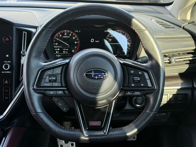 レヴォーグ ＳＴＩスポーツ　ＥＸ　禁煙車　赤革シート　純正１１．６インチナビ　フルセグ　バックサイドカメラ　パワーバックドア　アイサイトＸ　アダプティブクルーズ　シートヒーター　メモリ機能付パワーシート　パドルシフト　ＥＴＣ（19枚目）