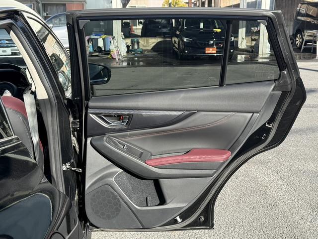 レヴォーグ ＳＴＩスポーツ　ＥＸ　禁煙車　赤革シート　純正１１．６インチナビ　フルセグ　バックサイドカメラ　パワーバックドア　アイサイトＸ　アダプティブクルーズ　シートヒーター　メモリ機能付パワーシート　パドルシフト　ＥＴＣ（35枚目）