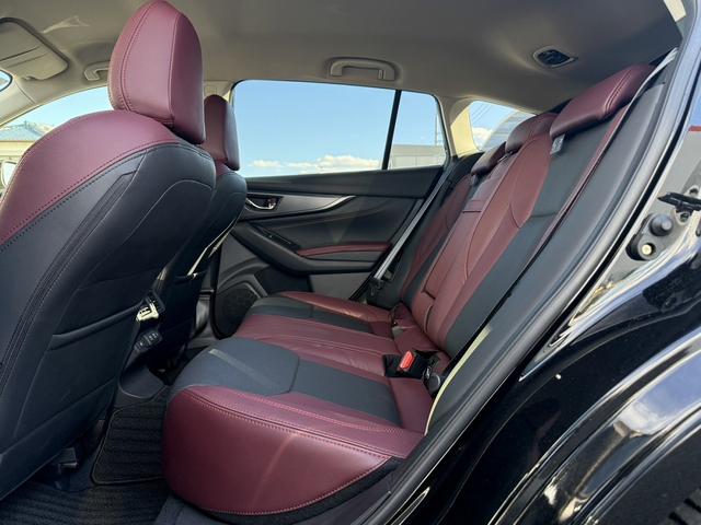 レヴォーグ ＳＴＩスポーツ　ＥＸ　禁煙車　赤革シート　純正１１．６インチナビ　フルセグ　バックサイドカメラ　パワーバックドア　アイサイトＸ　アダプティブクルーズ　シートヒーター　メモリ機能付パワーシート　パドルシフト　ＥＴＣ（42枚目）