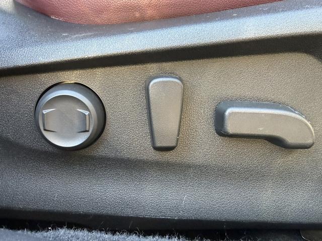 レヴォーグ ＳＴＩスポーツ　ＥＸ　禁煙車　赤革シート　純正１１．６インチナビ　フルセグ　バックサイドカメラ　パワーバックドア　アイサイトＸ　アダプティブクルーズ　シートヒーター　メモリ機能付パワーシート　パドルシフト　ＥＴＣ（65枚目）