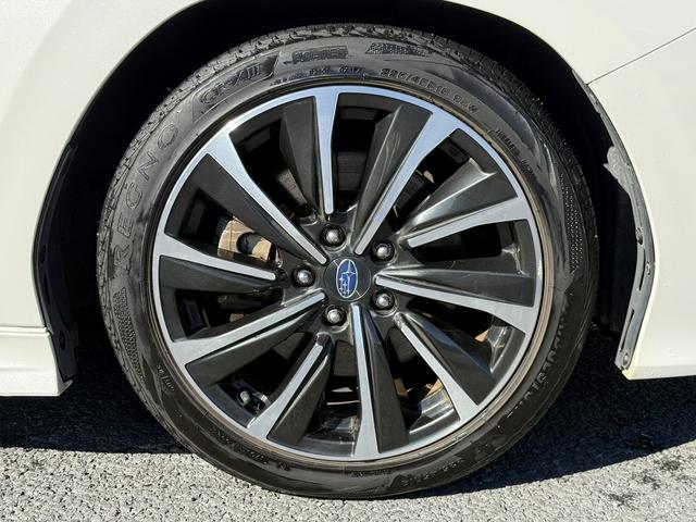 レヴォーグ ＳＴＩスポーツ　ＥＸ　禁煙車　純正１１．６インチナビ　黒革シート　フルセグ　フロント・サイド・バックカメラ　アイサイトＸ　アダプティブクルーズコントロール　パワーシート　シートヒーター　ＥＴＣ　電動リアゲート　ＬＥＤ（14枚目）