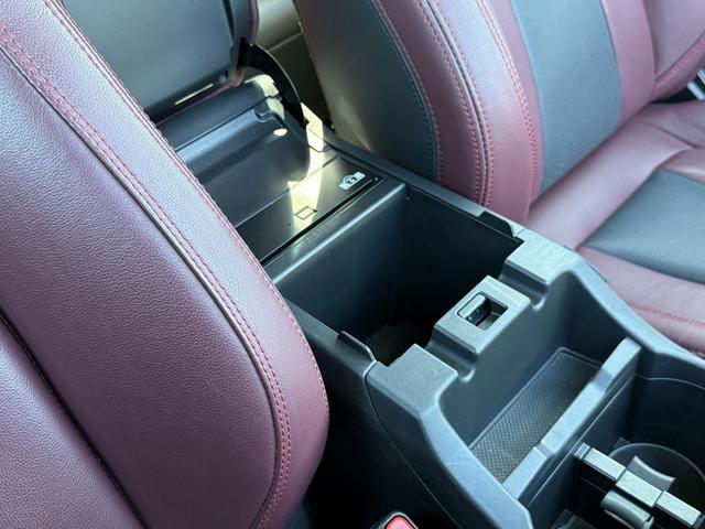 レヴォーグ ＳＴＩスポーツ　ＥＸ　禁煙車　純正１１．６インチナビ　黒革シート　フルセグ　フロント・サイド・バックカメラ　アイサイトＸ　アダプティブクルーズコントロール　パワーシート　シートヒーター　ＥＴＣ　電動リアゲート　ＬＥＤ（69枚目）