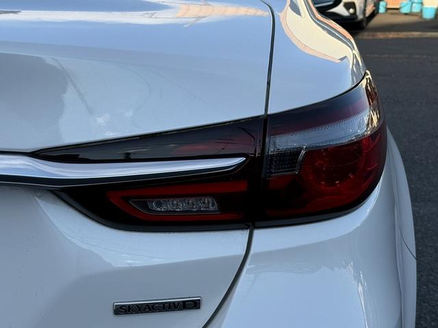 ＭＡＺＤＡ６セダン ＸＤ　禁煙車　純正ナビ　フルセグ　バックカメラ　衝突軽減ブレーキ　運転支援システム　ブラインドスポットモニター　アダプティブクルーズコントロール　ＥＴＣ２．０　レーンキープ　純正１７ＡＷ　ＬＥＤライト（13枚目）