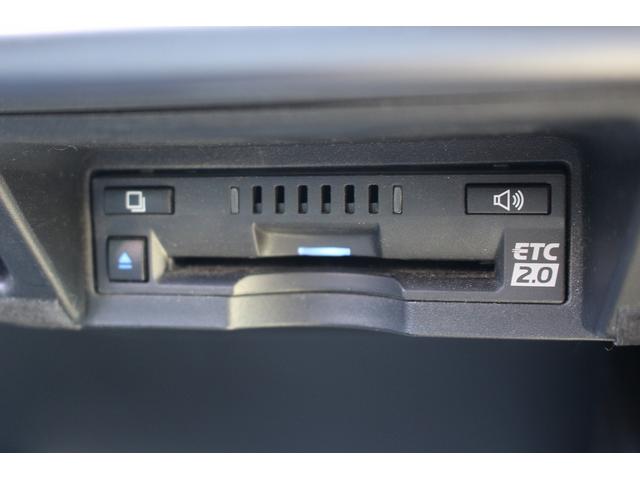 クラウンハイブリッド Ｇ　禁煙車　白革シート　純正１２．３インチナビ　フルセグ　衝突軽減ブレーキ　アラウンドビューモニター　デジタルインナーミラー　３眼ＬＥＤヘッド　ビルドインＥＴＣ２．０　シートエアコン　シートヒーター（7枚目）