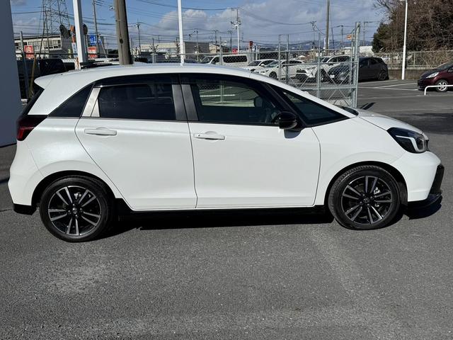 フィット ｅ：ＨＥＶ　ＲＳ　ワンオーナー　禁煙車　純正９型ナビ　フルセグ　バックカメラ　衝突軽減ブレーキ　運転支援システム　レーダークルーズコントロール　ＵＳＢ端子　パドルシフト　ＳＤ録音ミュージックサーバー　内牧ステアリング（9枚目）