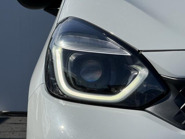 フィット ｅ：ＨＥＶ　ＲＳ　ワンオーナー　禁煙車　純正９型ナビ　フルセグ　バックカメラ　衝突軽減ブレーキ　運転支援システム　レーダークルーズコントロール　ＵＳＢ端子　パドルシフト　ＳＤ録音ミュージックサーバー　内牧ステアリング（12枚目）