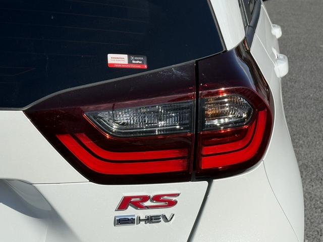 フィット ｅ：ＨＥＶ　ＲＳ　ワンオーナー　禁煙車　純正９型ナビ　フルセグ　バックカメラ　衝突軽減ブレーキ　運転支援システム　レーダークルーズコントロール　ＵＳＢ端子　パドルシフト　ＳＤ録音ミュージックサーバー　内牧ステアリング（13枚目）