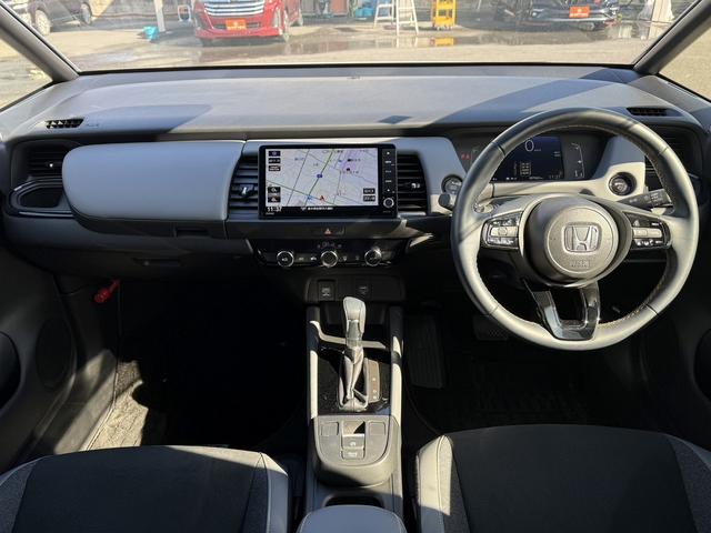 フィット ｅ：ＨＥＶ　ＲＳ　ワンオーナー　禁煙車　純正９型ナビ　フルセグ　バックカメラ　衝突軽減ブレーキ　運転支援システム　レーダークルーズコントロール　ＵＳＢ端子　パドルシフト　ＳＤ録音ミュージックサーバー　内牧ステアリング（17枚目）