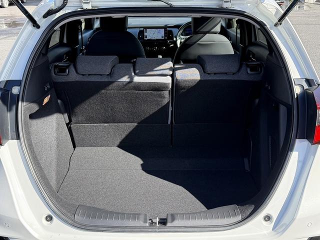 フィット ｅ：ＨＥＶ　ＲＳ　ワンオーナー　禁煙車　純正９型ナビ　フルセグ　バックカメラ　衝突軽減ブレーキ　運転支援システム　レーダークルーズコントロール　ＵＳＢ端子　パドルシフト　ＳＤ録音ミュージックサーバー　内牧ステアリング（19枚目）