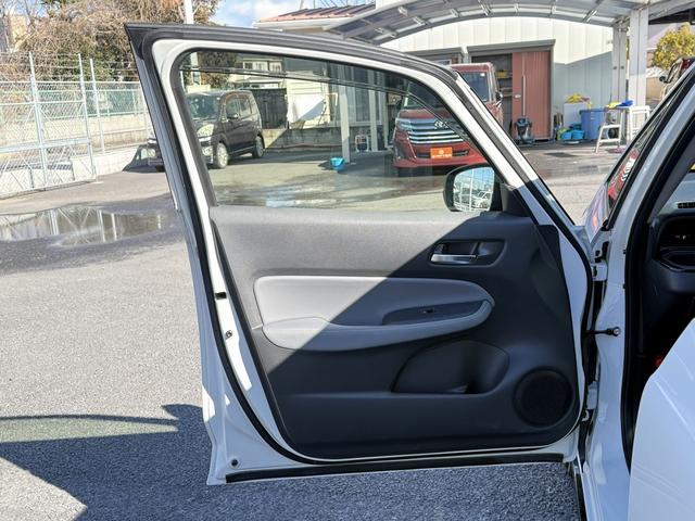 フィット ｅ：ＨＥＶ　ＲＳ　ワンオーナー　禁煙車　純正９型ナビ　フルセグ　バックカメラ　衝突軽減ブレーキ　運転支援システム　レーダークルーズコントロール　ＵＳＢ端子　パドルシフト　ＳＤ録音ミュージックサーバー　内牧ステアリング（40枚目）