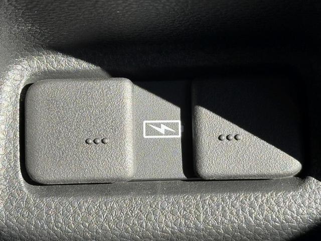 フィット ｅ：ＨＥＶ　ＲＳ　ワンオーナー　禁煙車　純正９型ナビ　フルセグ　バックカメラ　衝突軽減ブレーキ　運転支援システム　レーダークルーズコントロール　ＵＳＢ端子　パドルシフト　ＳＤ録音ミュージックサーバー　内牧ステアリング（65枚目）