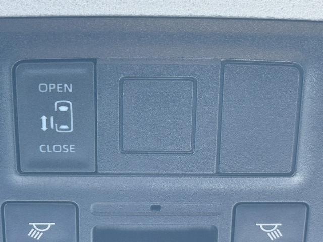 ノア Ｘ　禁煙車　純正８インチナビ　バックカメラ　トヨタセーフティセンス　アダプティブクルーズコントロ－ル　衝突軽減ブレーキ　片側電動スライドドア　ＥＴＣ　クリアランスソナー　Ｂｌｕｅｔｏｏｔｈ接続（7枚目）