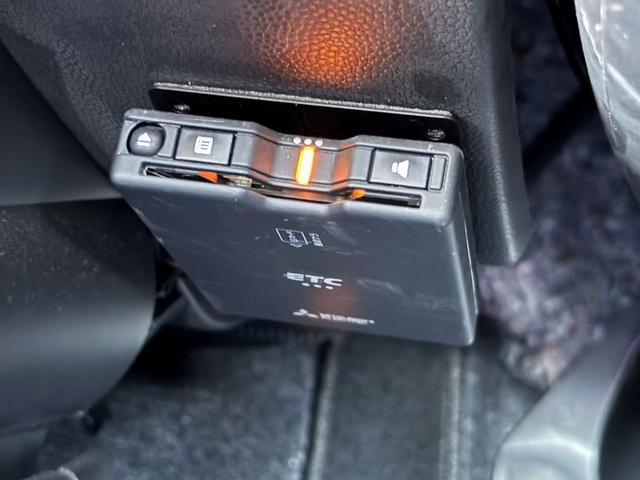 イグニス ハイブリッドＭＧ　禁煙車　社外ナビ　バックカメラ　衝突軽減ブレーキ　前席シートヒーター　レーンキープ　ＥＴＣ　アイドリングストップ　Ｂｌｕｅｔｏｏｔｈ接続　電動格納式ミラー　キーレス（7枚目）