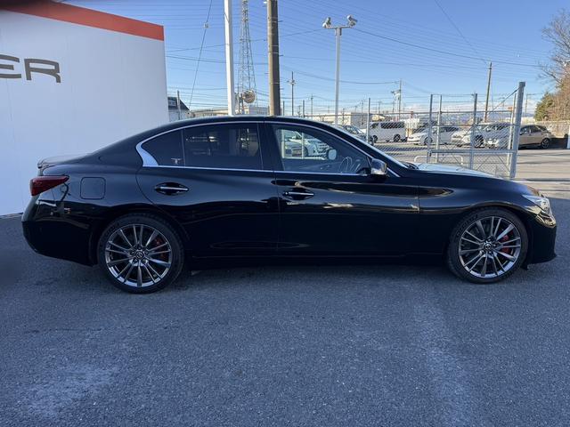 スカイライン ４００Ｒ　禁煙車　純正８インチナビ　アラウンドビューカメラ　フルセグ　ＢＯＳＥサウンド　衝突軽減ブレーキ　黒革シート　シートヒーター　パワーシート　ブラインドスポットモニター　レーンキープ　Ｂｌｕｅｔｏｏｔｈ（9枚目）