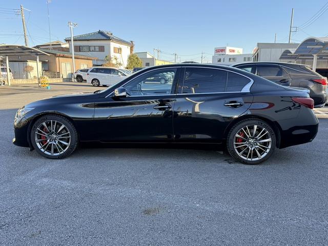 スカイライン ４００Ｒ　禁煙車　純正８インチナビ　アラウンドビューカメラ　フルセグ　ＢＯＳＥサウンド　衝突軽減ブレーキ　黒革シート　シートヒーター　パワーシート　ブラインドスポットモニター　レーンキープ　Ｂｌｕｅｔｏｏｔｈ（11枚目）