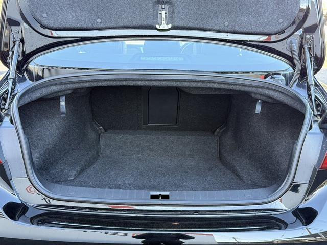 スカイライン ４００Ｒ　禁煙車　純正８インチナビ　アラウンドビューカメラ　フルセグ　ＢＯＳＥサウンド　衝突軽減ブレーキ　黒革シート　シートヒーター　パワーシート　ブラインドスポットモニター　レーンキープ　Ｂｌｕｅｔｏｏｔｈ（17枚目）