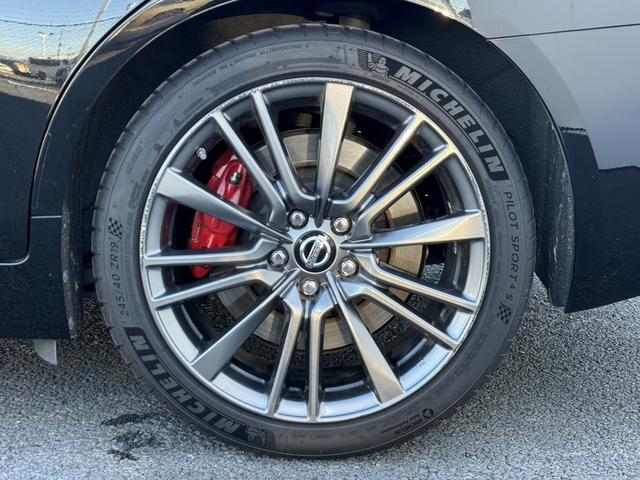 スカイライン ４００Ｒ　禁煙車　純正８インチナビ　アラウンドビューカメラ　フルセグ　ＢＯＳＥサウンド　衝突軽減ブレーキ　黒革シート　シートヒーター　パワーシート　ブラインドスポットモニター　レーンキープ　Ｂｌｕｅｔｏｏｔｈ（32枚目）