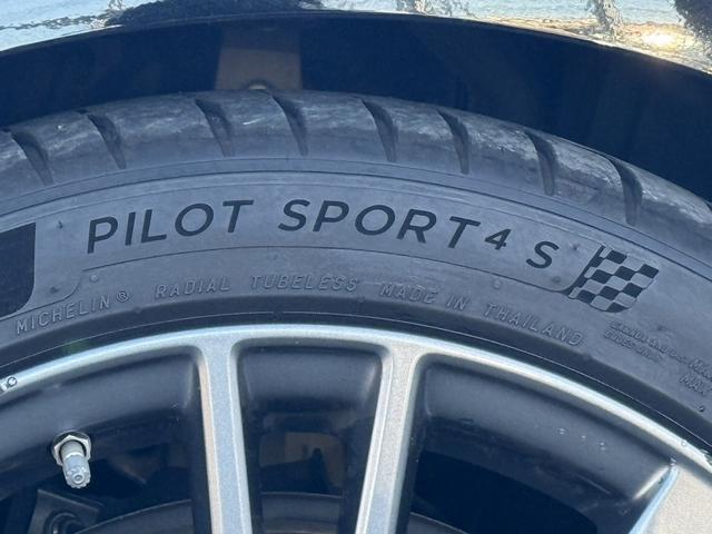 スカイライン ４００Ｒ　禁煙車　純正８インチナビ　アラウンドビューカメラ　フルセグ　ＢＯＳＥサウンド　衝突軽減ブレーキ　黒革シート　シートヒーター　パワーシート　ブラインドスポットモニター　レーンキープ　Ｂｌｕｅｔｏｏｔｈ（35枚目）