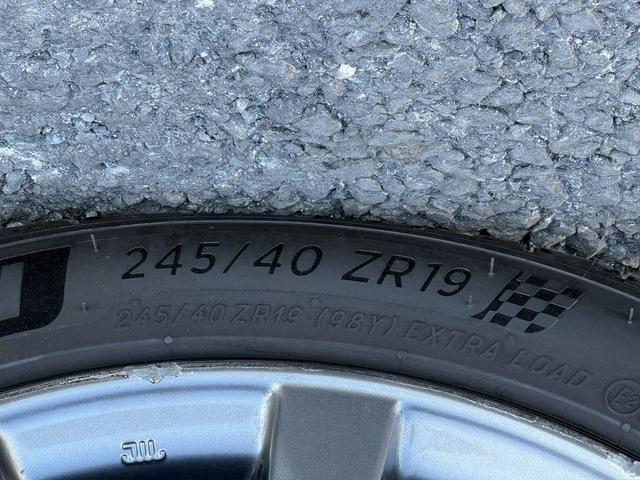 スカイライン ４００Ｒ　禁煙車　純正８インチナビ　アラウンドビューカメラ　フルセグ　ＢＯＳＥサウンド　衝突軽減ブレーキ　黒革シート　シートヒーター　パワーシート　ブラインドスポットモニター　レーンキープ　Ｂｌｕｅｔｏｏｔｈ（36枚目）