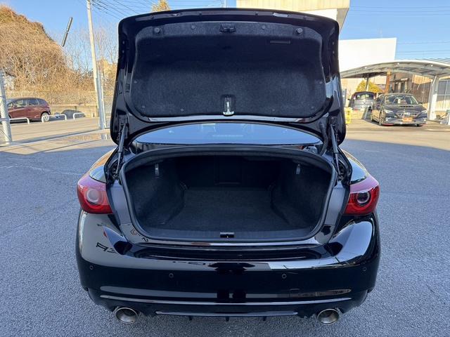 スカイライン ４００Ｒ　禁煙車　純正８インチナビ　アラウンドビューカメラ　フルセグ　ＢＯＳＥサウンド　衝突軽減ブレーキ　黒革シート　シートヒーター　パワーシート　ブラインドスポットモニター　レーンキープ　Ｂｌｕｅｔｏｏｔｈ（39枚目）