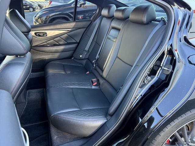 スカイライン ４００Ｒ　禁煙車　純正８インチナビ　アラウンドビューカメラ　フルセグ　ＢＯＳＥサウンド　衝突軽減ブレーキ　黒革シート　シートヒーター　パワーシート　ブラインドスポットモニター　レーンキープ　Ｂｌｕｅｔｏｏｔｈ（47枚目）