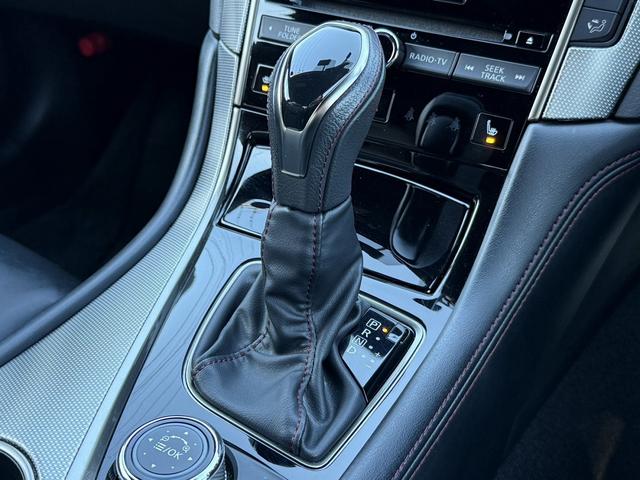 スカイライン ４００Ｒ　禁煙車　純正８インチナビ　アラウンドビューカメラ　フルセグ　ＢＯＳＥサウンド　衝突軽減ブレーキ　黒革シート　シートヒーター　パワーシート　ブラインドスポットモニター　レーンキープ　Ｂｌｕｅｔｏｏｔｈ（62枚目）