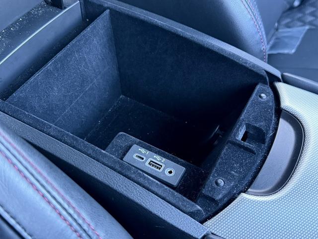 スカイライン ４００Ｒ　禁煙車　純正８インチナビ　アラウンドビューカメラ　フルセグ　ＢＯＳＥサウンド　衝突軽減ブレーキ　黒革シート　シートヒーター　パワーシート　ブラインドスポットモニター　レーンキープ　Ｂｌｕｅｔｏｏｔｈ（67枚目）