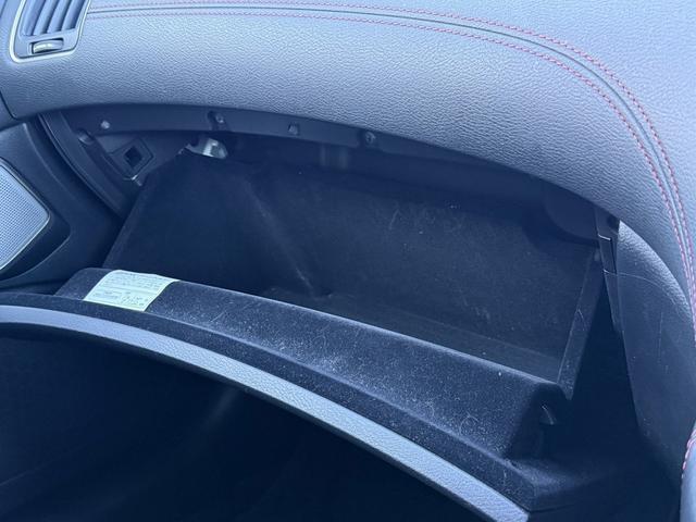 スカイライン ４００Ｒ　禁煙車　純正８インチナビ　アラウンドビューカメラ　フルセグ　ＢＯＳＥサウンド　衝突軽減ブレーキ　黒革シート　シートヒーター　パワーシート　ブラインドスポットモニター　レーンキープ　Ｂｌｕｅｔｏｏｔｈ（68枚目）