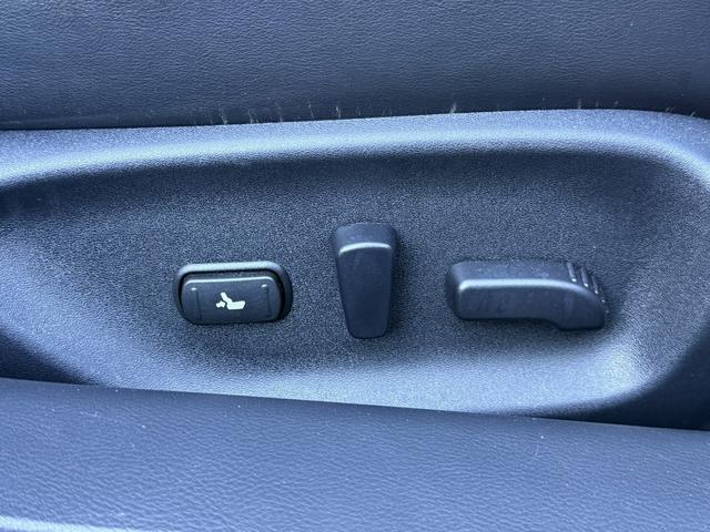 スカイライン ４００Ｒ　禁煙車　純正８インチナビ　アラウンドビューカメラ　フルセグ　ＢＯＳＥサウンド　衝突軽減ブレーキ　黒革シート　シートヒーター　パワーシート　ブラインドスポットモニター　レーンキープ　Ｂｌｕｅｔｏｏｔｈ（72枚目）