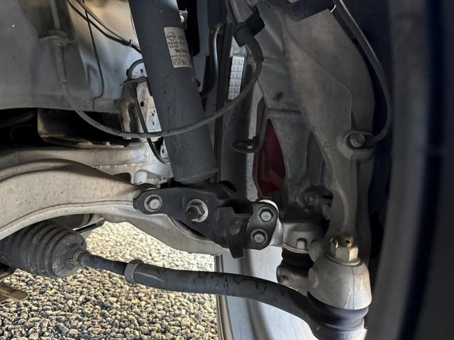 スカイライン ４００Ｒ　禁煙車　純正８インチナビ　アラウンドビューカメラ　フルセグ　ＢＯＳＥサウンド　衝突軽減ブレーキ　黒革シート　シートヒーター　パワーシート　ブラインドスポットモニター　レーンキープ　Ｂｌｕｅｔｏｏｔｈ（74枚目）