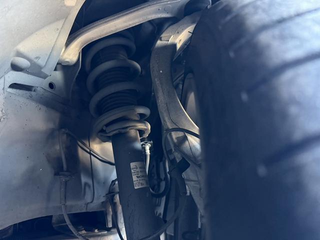 スカイライン ４００Ｒ　禁煙車　純正８インチナビ　アラウンドビューカメラ　フルセグ　ＢＯＳＥサウンド　衝突軽減ブレーキ　黒革シート　シートヒーター　パワーシート　ブラインドスポットモニター　レーンキープ　Ｂｌｕｅｔｏｏｔｈ（75枚目）