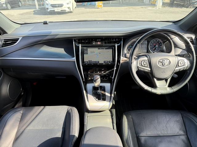 ハリアーハイブリッド プレミアム　メタル　アンド　レザーパッケージ　禁煙車　ムーンルーフ　インテリジェントクリアランスソナー　純正８インチナビ　バックカメラ　快適温熱シート　ベンチレーション　黒革シート　パワーバックドア　セーフティセンス　ビルトインＥＴＣ２．０（17枚目）