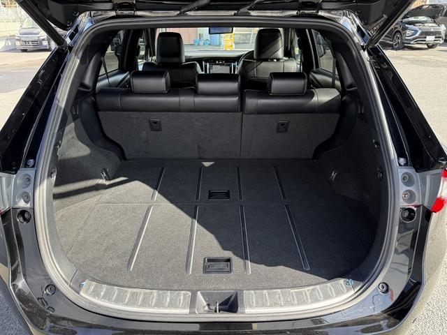 ハリアーハイブリッド プレミアム　メタル　アンド　レザーパッケージ　禁煙車　ムーンルーフ　インテリジェントクリアランスソナー　純正８インチナビ　バックカメラ　快適温熱シート　ベンチレーション　黒革シート　パワーバックドア　セーフティセンス　ビルトインＥＴＣ２．０（19枚目）