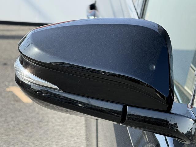 ハリアーハイブリッド プレミアム　メタル　アンド　レザーパッケージ　禁煙車　ムーンルーフ　インテリジェントクリアランスソナー　純正８インチナビ　バックカメラ　快適温熱シート　ベンチレーション　黒革シート　パワーバックドア　セーフティセンス　ビルトインＥＴＣ２．０（32枚目）