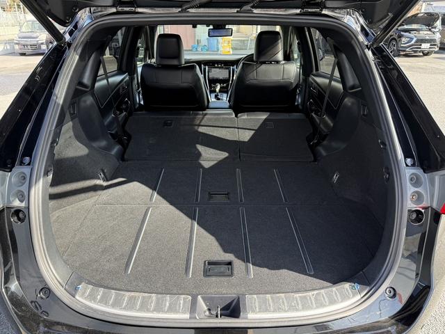 ハリアーハイブリッド プレミアム　メタル　アンド　レザーパッケージ　禁煙車　ムーンルーフ　インテリジェントクリアランスソナー　純正８インチナビ　バックカメラ　快適温熱シート　ベンチレーション　黒革シート　パワーバックドア　セーフティセンス　ビルトインＥＴＣ２．０（37枚目）