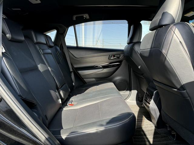 ハリアーハイブリッド プレミアム　メタル　アンド　レザーパッケージ　禁煙車　ムーンルーフ　インテリジェントクリアランスソナー　純正８インチナビ　バックカメラ　快適温熱シート　ベンチレーション　黒革シート　パワーバックドア　セーフティセンス　ビルトインＥＴＣ２．０（41枚目）