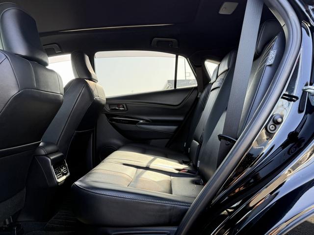 ハリアーハイブリッド プレミアム　メタル　アンド　レザーパッケージ　禁煙車　ムーンルーフ　インテリジェントクリアランスソナー　純正８インチナビ　バックカメラ　快適温熱シート　ベンチレーション　黒革シート　パワーバックドア　セーフティセンス　ビルトインＥＴＣ２．０（42枚目）