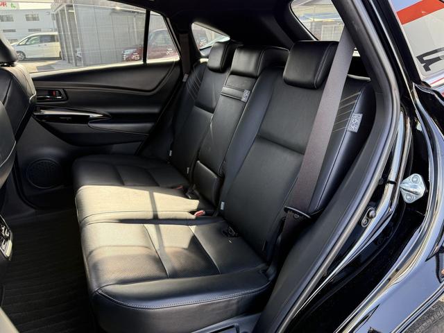 ハリアーハイブリッド プレミアム　メタル　アンド　レザーパッケージ　禁煙車　ムーンルーフ　インテリジェントクリアランスソナー　純正８インチナビ　バックカメラ　快適温熱シート　ベンチレーション　黒革シート　パワーバックドア　セーフティセンス　ビルトインＥＴＣ２．０（43枚目）