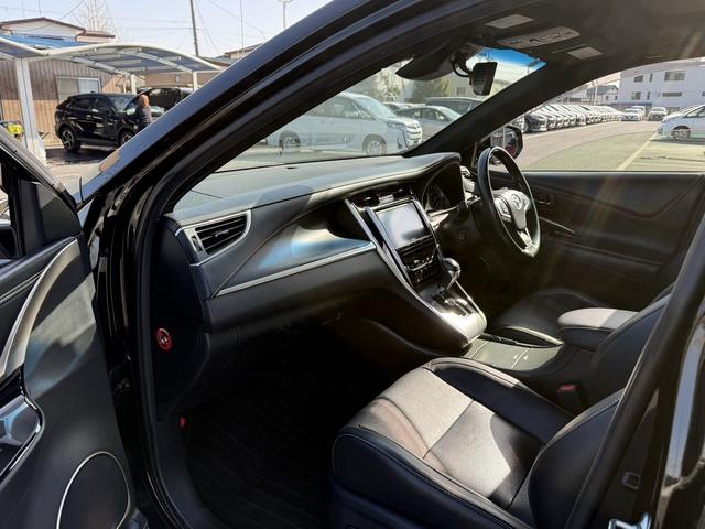 ハリアーハイブリッド プレミアム　メタル　アンド　レザーパッケージ　禁煙車　ムーンルーフ　インテリジェントクリアランスソナー　純正８インチナビ　バックカメラ　快適温熱シート　ベンチレーション　黒革シート　パワーバックドア　セーフティセンス　ビルトインＥＴＣ２．０（44枚目）