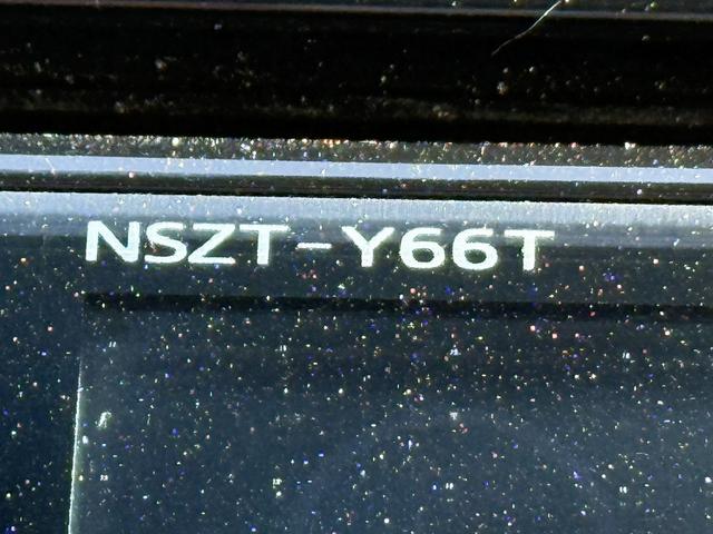 ハリアーハイブリッド プレミアム　メタル　アンド　レザーパッケージ　禁煙車　ムーンルーフ　インテリジェントクリアランスソナー　純正８インチナビ　バックカメラ　快適温熱シート　ベンチレーション　黒革シート　パワーバックドア　セーフティセンス　ビルトインＥＴＣ２．０（62枚目）