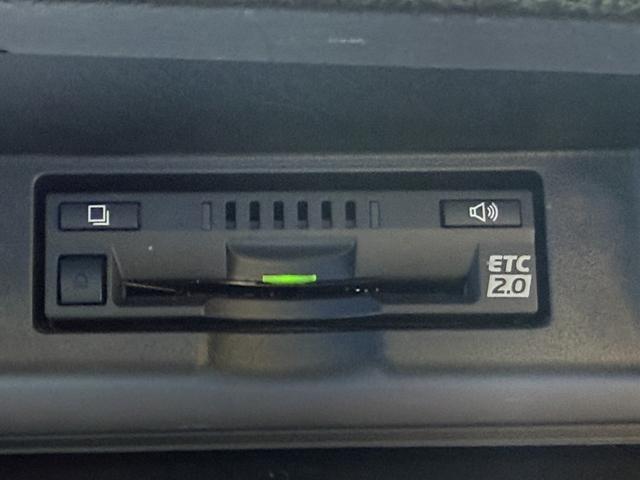 ハリアーハイブリッド プレミアム　メタル　アンド　レザーパッケージ　禁煙車　ムーンルーフ　インテリジェントクリアランスソナー　純正８インチナビ　バックカメラ　快適温熱シート　ベンチレーション　黒革シート　パワーバックドア　セーフティセンス　ビルトインＥＴＣ２．０（63枚目）