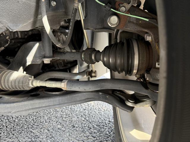 ハリアーハイブリッド プレミアム　メタル　アンド　レザーパッケージ　禁煙車　ムーンルーフ　インテリジェントクリアランスソナー　純正８インチナビ　バックカメラ　快適温熱シート　ベンチレーション　黒革シート　パワーバックドア　セーフティセンス　ビルトインＥＴＣ２．０（72枚目）