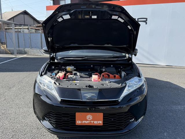 ハリアーハイブリッド プレミアム　メタル　アンド　レザーパッケージ　禁煙車　ムーンルーフ　インテリジェントクリアランスソナー　純正８インチナビ　バックカメラ　快適温熱シート　ベンチレーション　黒革シート　パワーバックドア　セーフティセンス　ビルトインＥＴＣ２．０（76枚目）